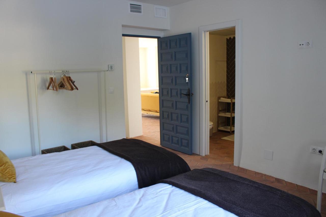 Cortijo El Puente Guest House บีญวยลา ภายนอก รูปภาพ