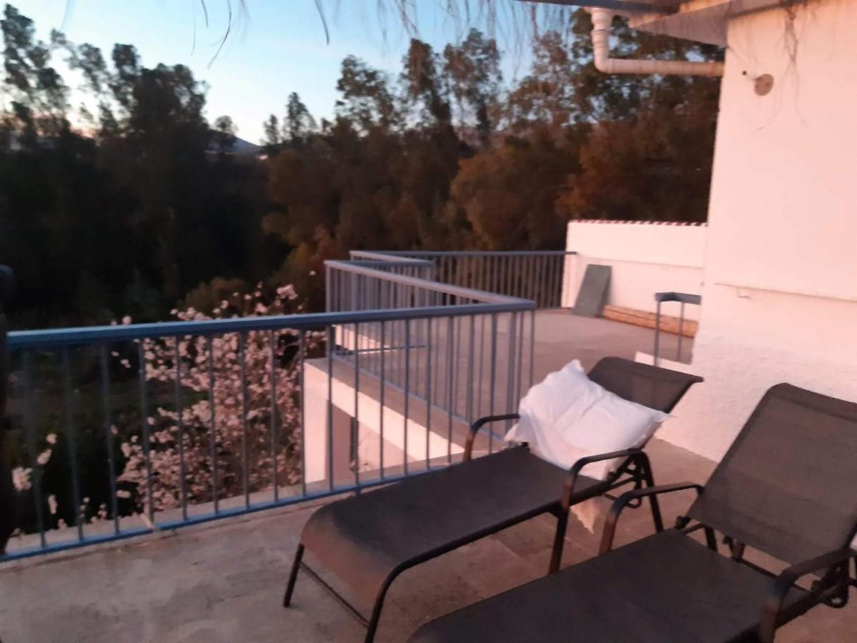 Cortijo El Puente Guest House บีญวยลา ภายนอก รูปภาพ