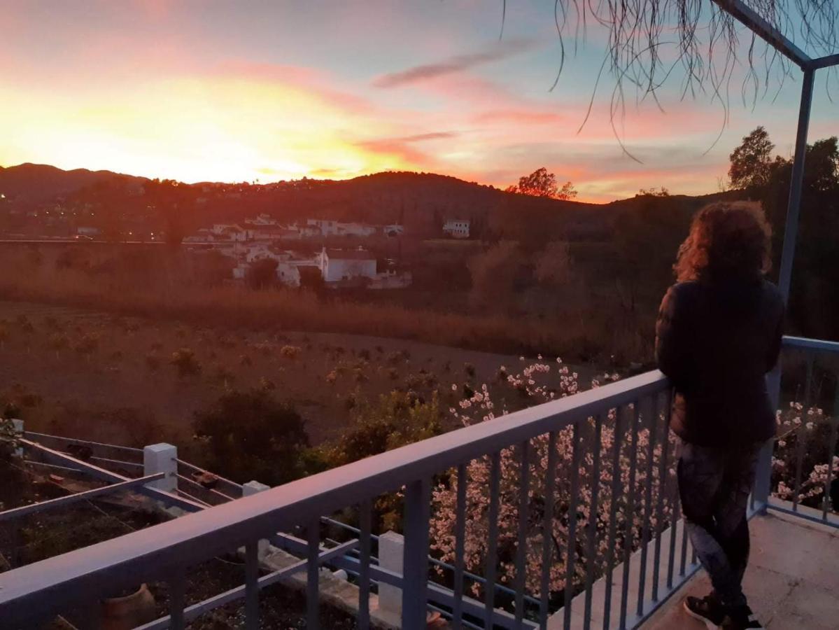 Cortijo El Puente Guest House บีญวยลา ภายนอก รูปภาพ