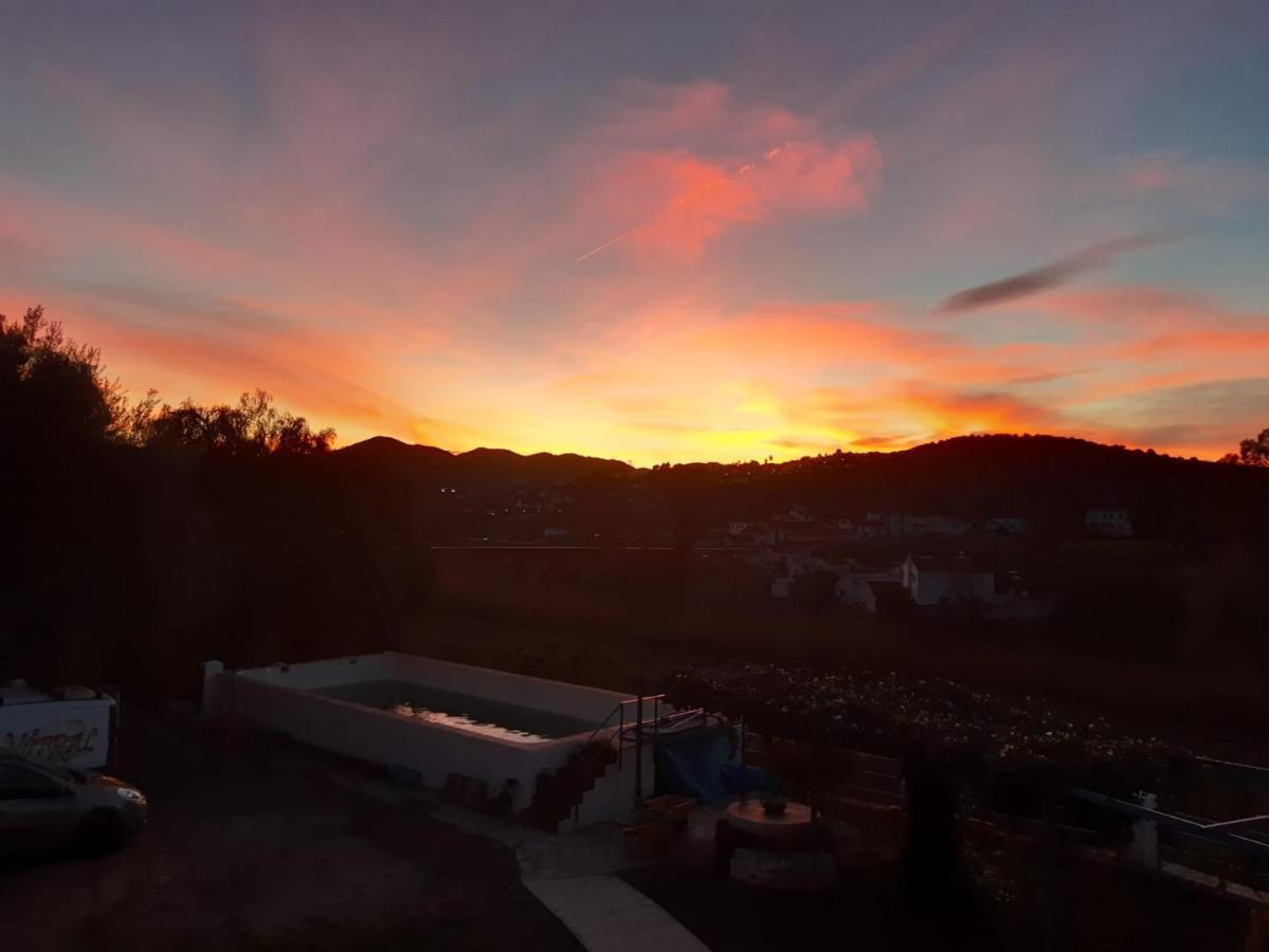 Cortijo El Puente Guest House บีญวยลา ภายนอก รูปภาพ